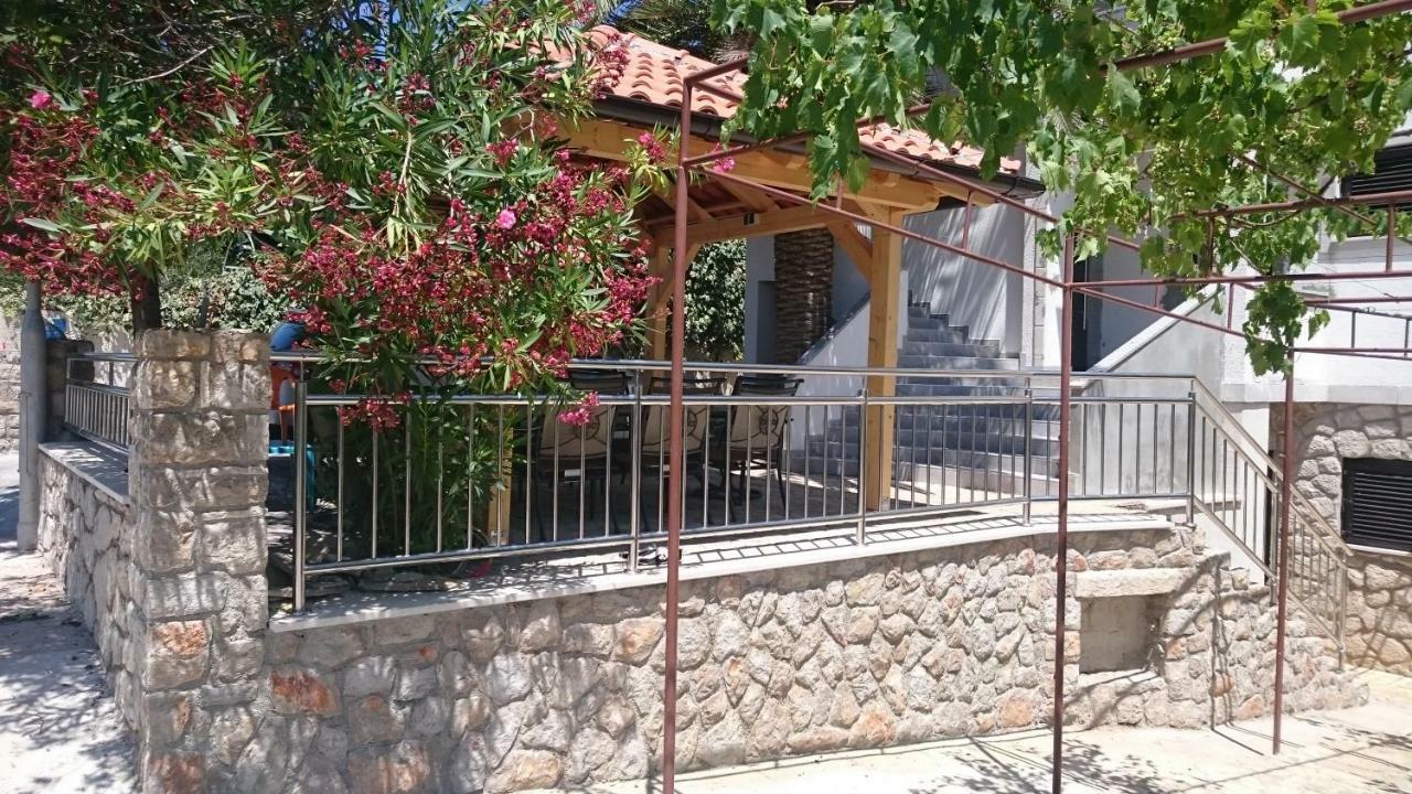 Apartments Vila Tisa Mali Lošinj Εξωτερικό φωτογραφία