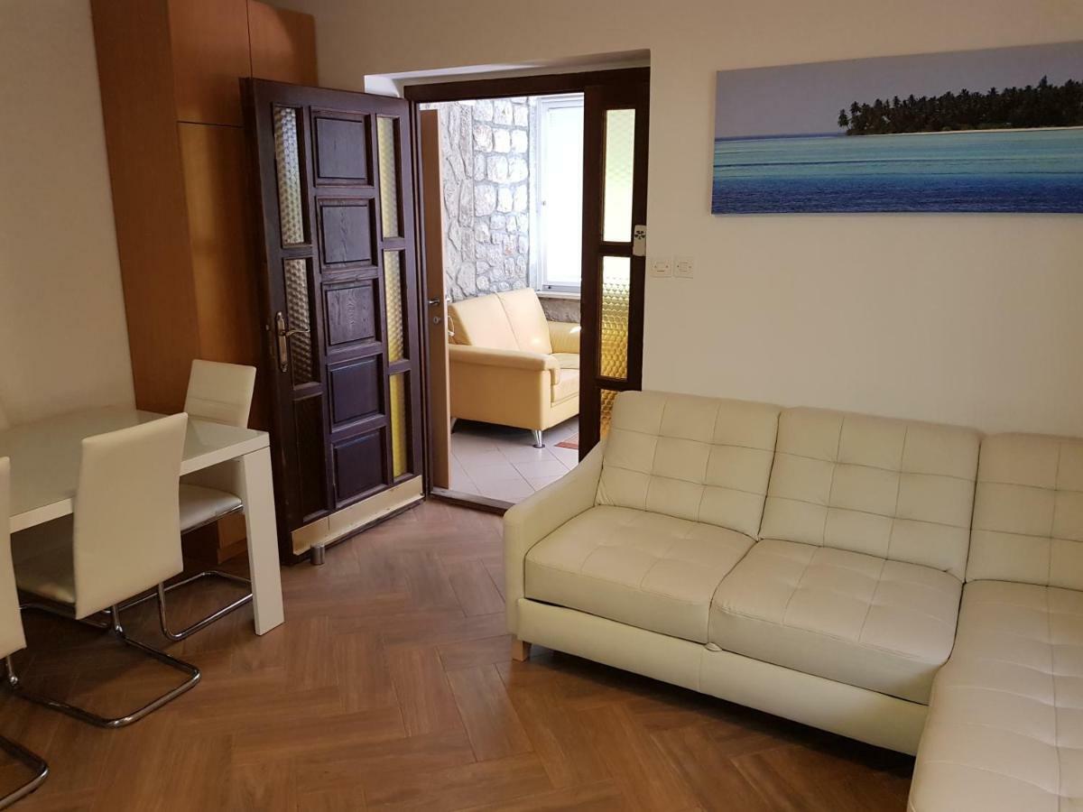 Apartments Vila Tisa Mali Lošinj Εξωτερικό φωτογραφία
